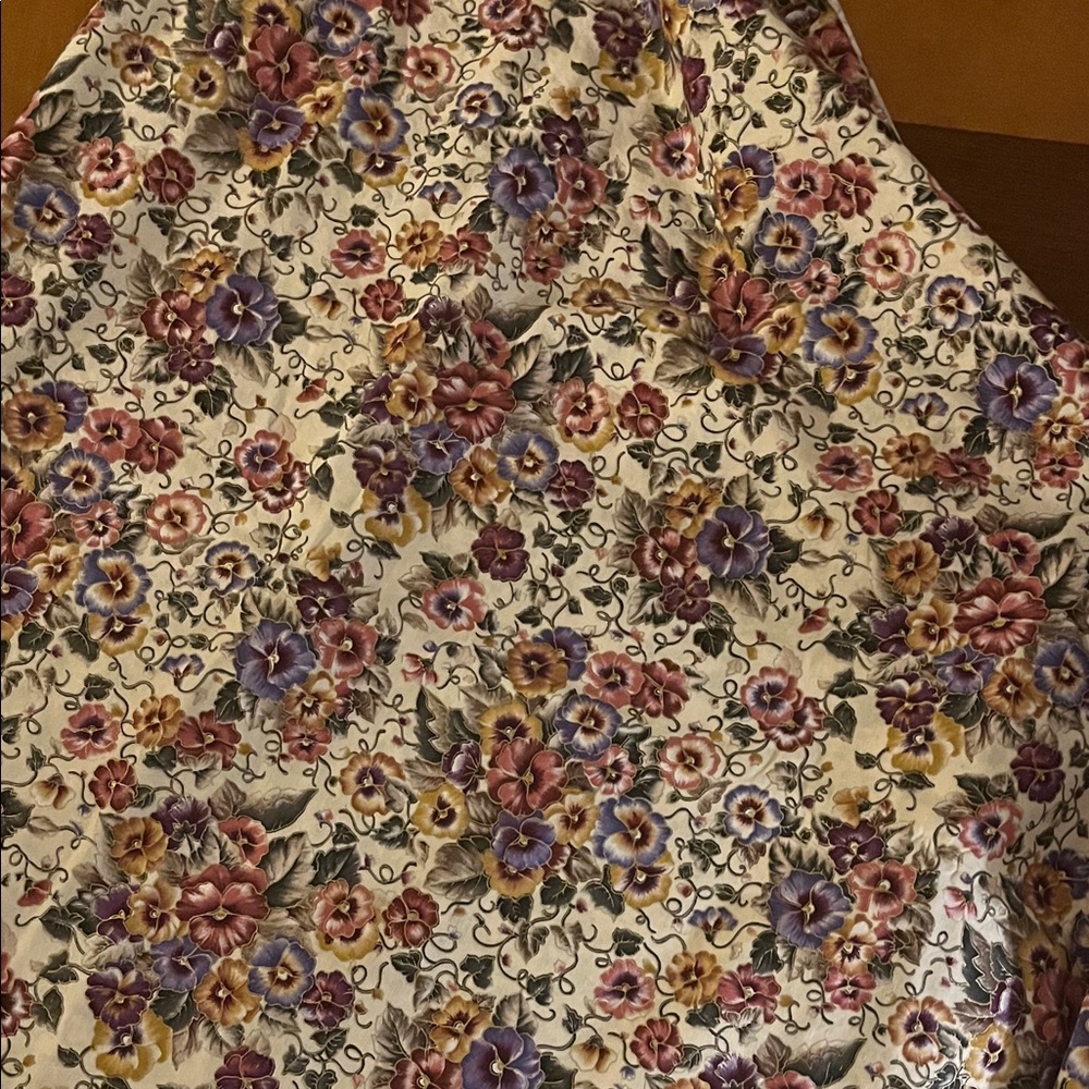 Pansies floral quilting cotton 4 yards - Picture 2 of 3